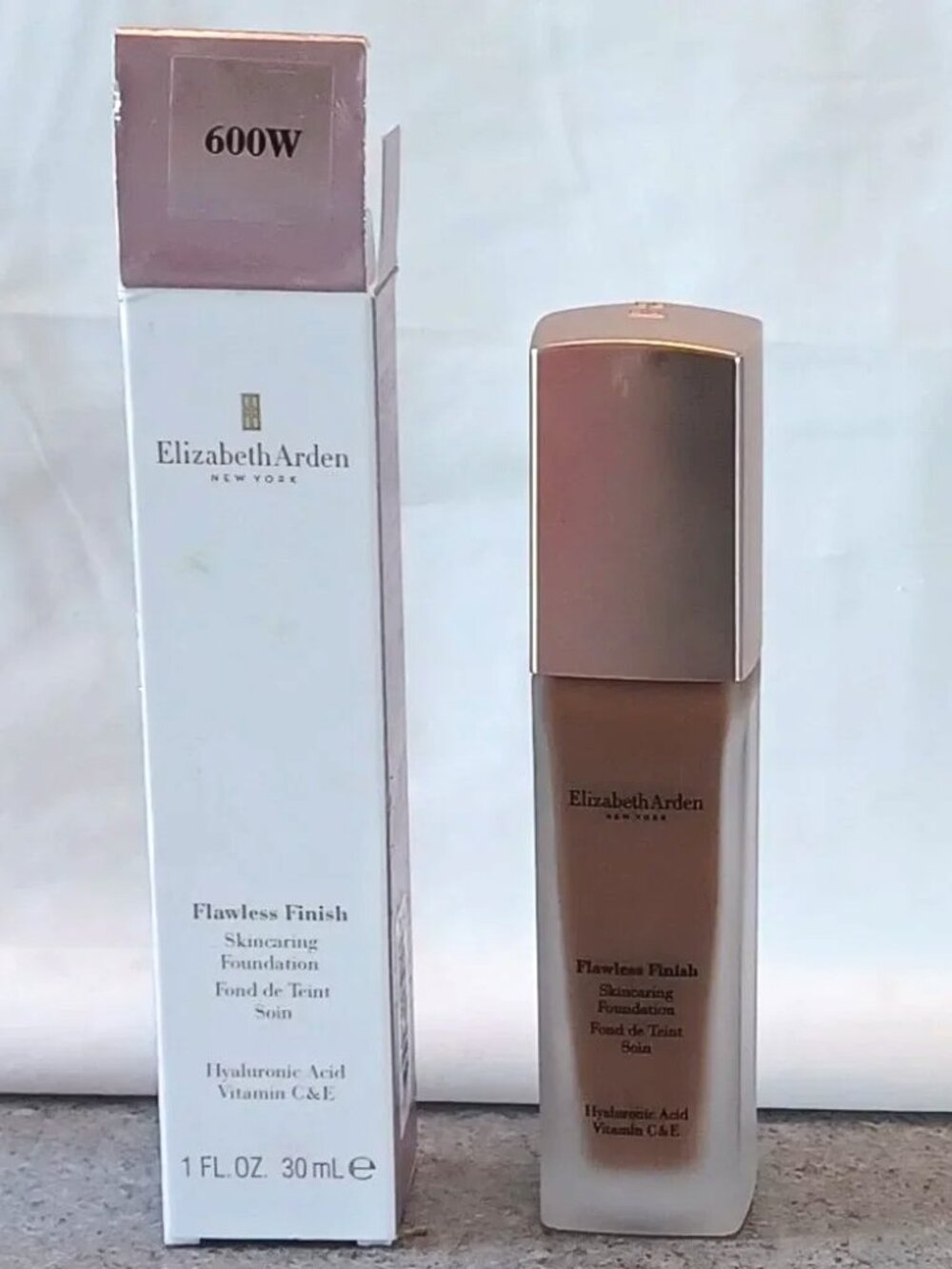 NEW In Box Elizabeth Arden Flawless Finish Skincaring Buildable Foundation 600W